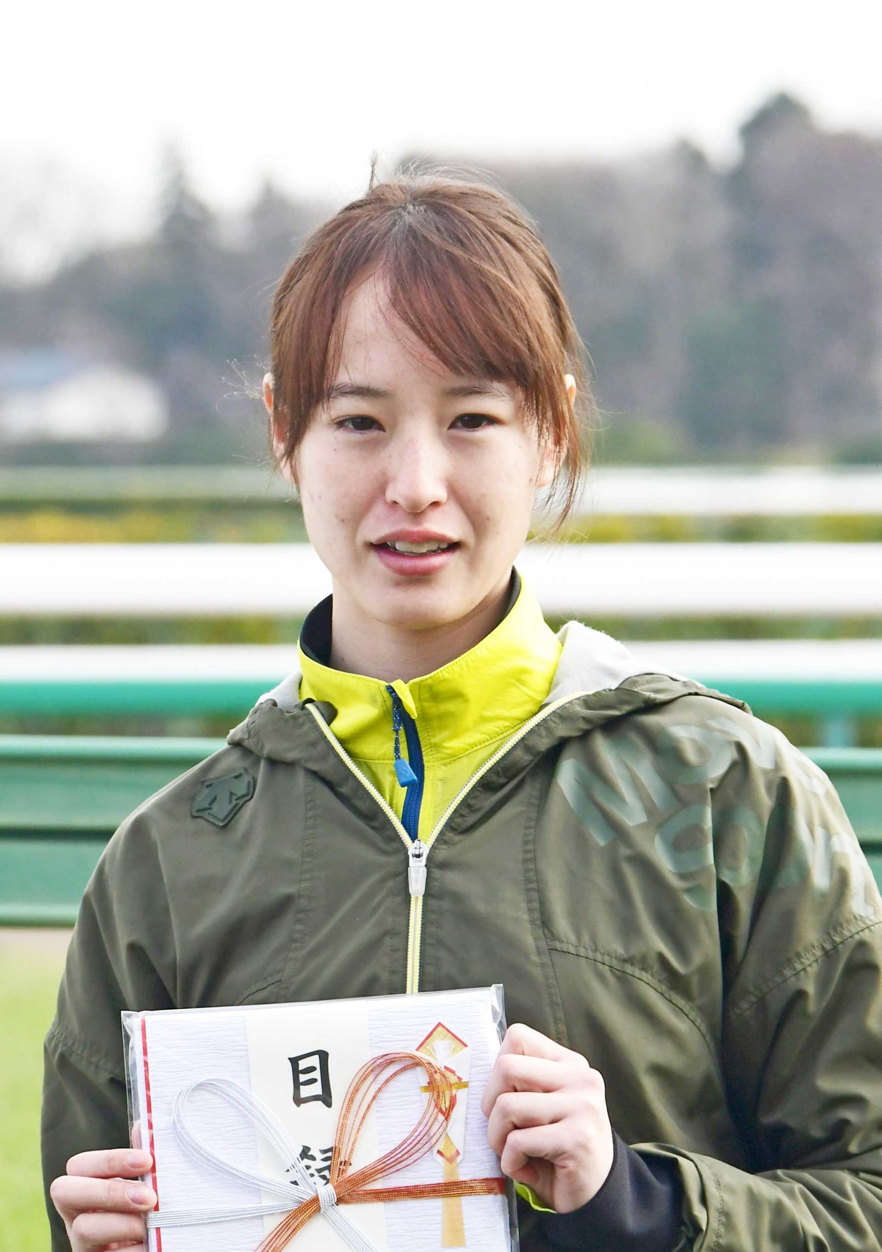 藤田菜七子が通算101勝目を挙げ見習い騎手卒業! mnewsplus 1578725071 1101 scaled - 藤田菜七子が通算101勝目を挙げ見習い騎手卒業!