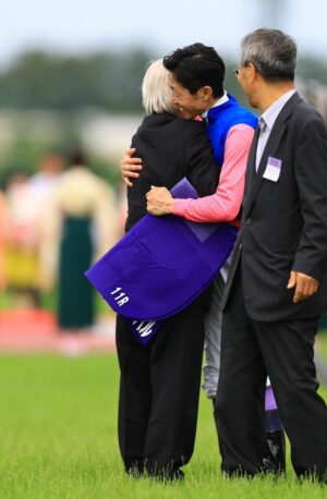 mnewsplus 1756784346 7301 300x458 - 【競馬】”メイショウ”の松本好雄さん死去　87歳　個人馬主史上初のJRA通算2000勝達成